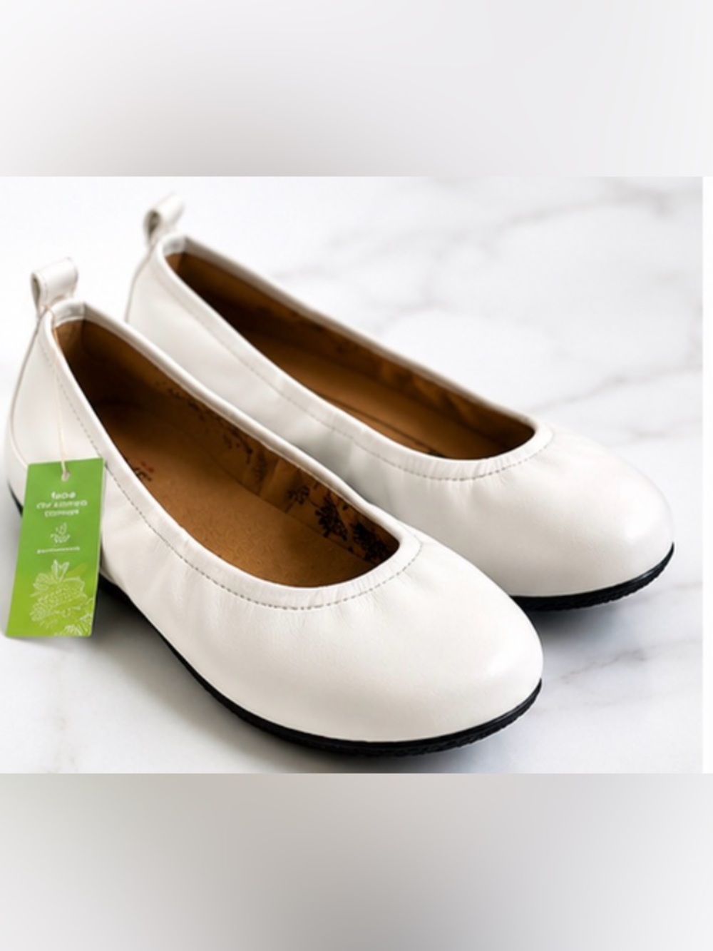 NWT Taos White Leather Ballet Flats Comfort Slip-On Shoes Women’s Size 7.5